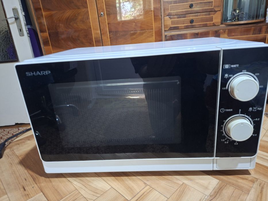 Cuptor cu microunde Sharp 150 lei