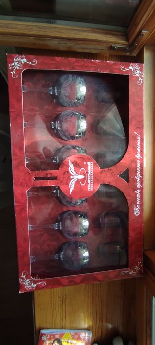 Набор бокалов и рюмок