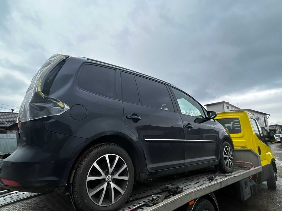 Usa dreapta fata /dreapta spate Volkswagen Touran 2011