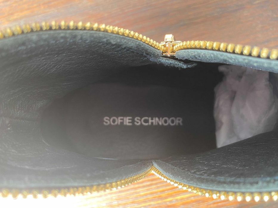 Боти Италия и Oбувки-сандали официални GUESS