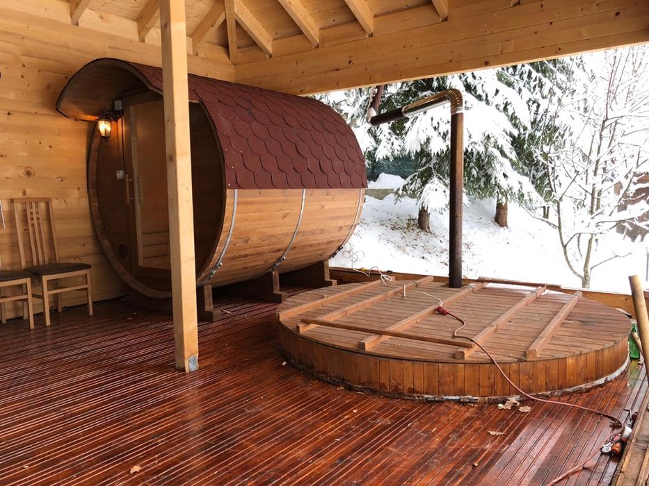 Închiriez Casa de vacanta  cu  sauna , ciubăr și piscina. Incalzita