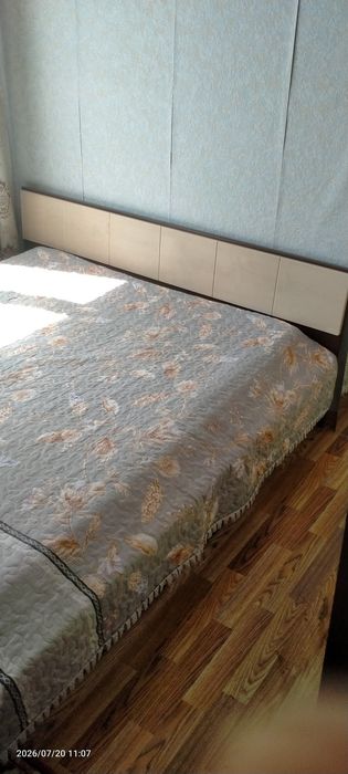 Комод, кровать, посуда