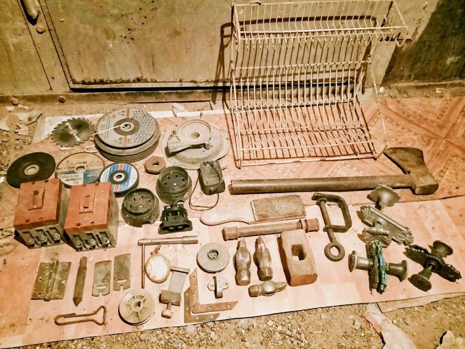 Приборы, предметы  СССР  и  мн. другое.