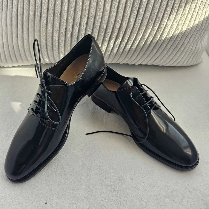 Urgent se vinde încălṭăminte dama, noua Christian Dior 34,5-35. Preṭul/pereche