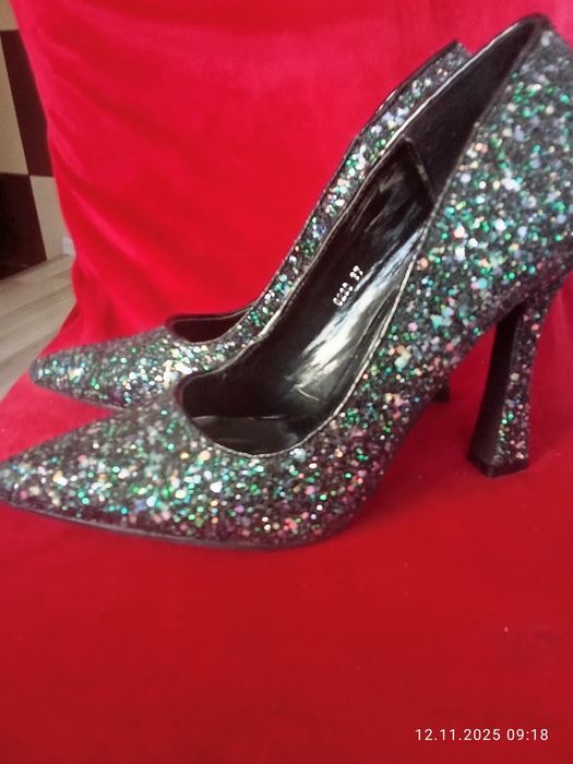 Pantofi cu toc inalt