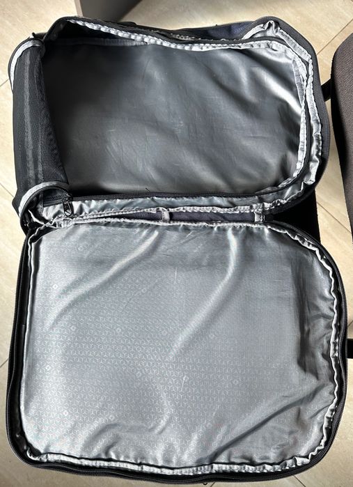 Vând Ghiozdan Laptop 17" Samsonite