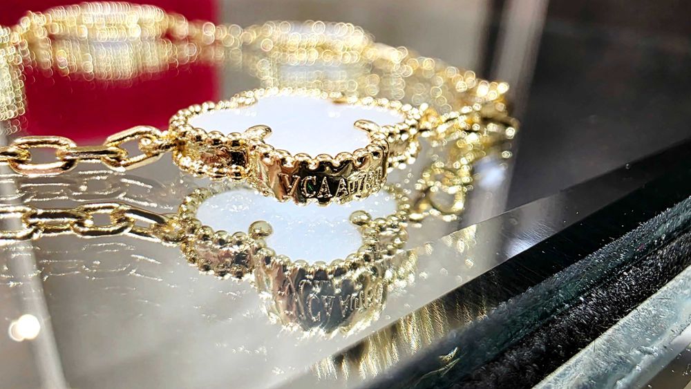 Van Cleef & Arpels VCA Gold Chalcedony 5 Alhambra Дамска Гривна