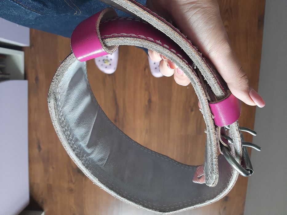 Розов колан за щанга