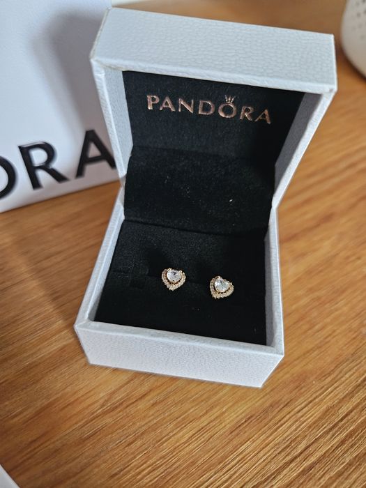 Pandora обеци златни сърца валс