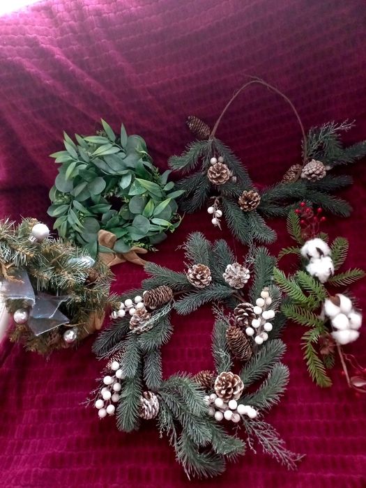 Brad artificial de craciun si decoratiuni