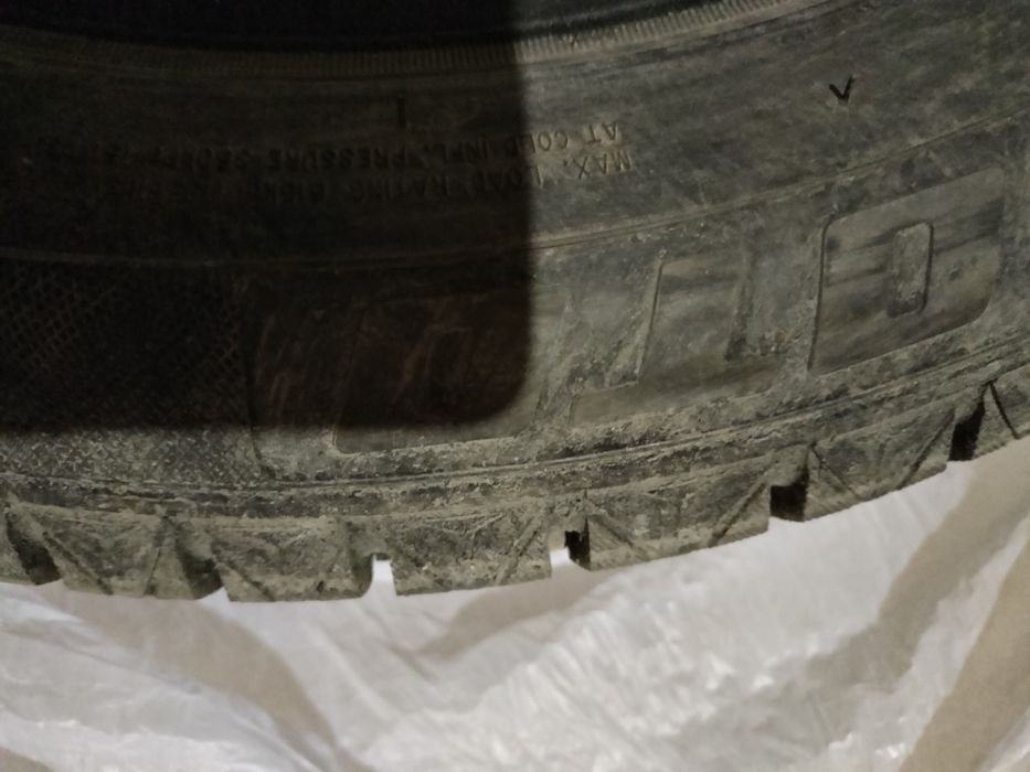 Комплект зимней резины , откатан 1 сезон.