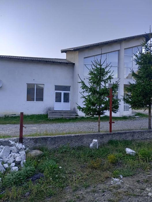 Vand sau inchiriez Hale productie ,spatii comerciale,hale depozitare