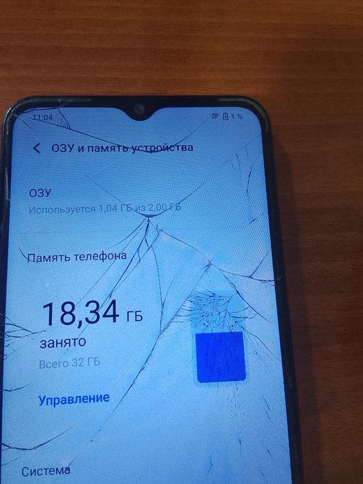 Продаю телефон нормально работает использовал его год память 32гб/2