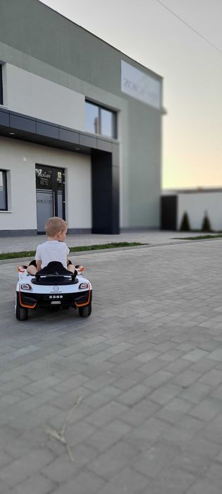 Vand masinuta electrica SUPERCAR pentru copii 2-6 ani