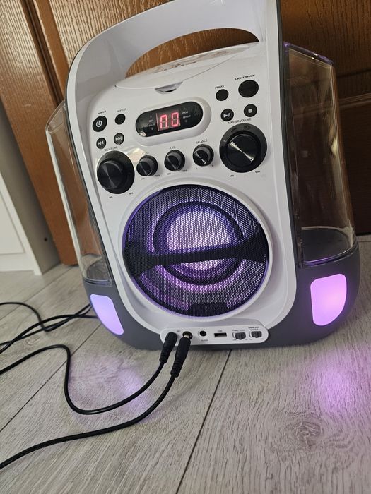 Boxă cu lumini și joc de apă