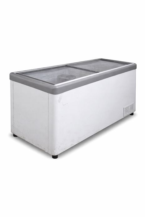 Продам холодильные шкафы и лари