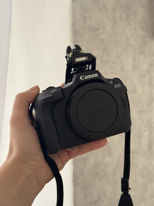 Камера canon r100