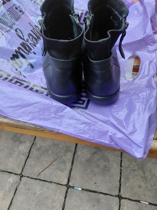 Ghete de damă, piele ,mas 37 ,Geox,stare f bunana