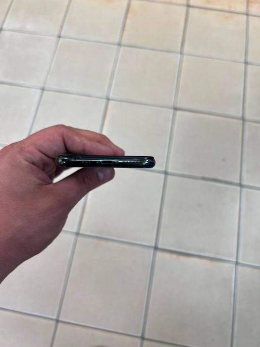 Продам Iphone xs