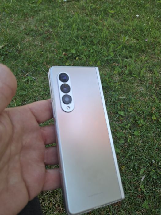Продавам телефон Samsung fold 3