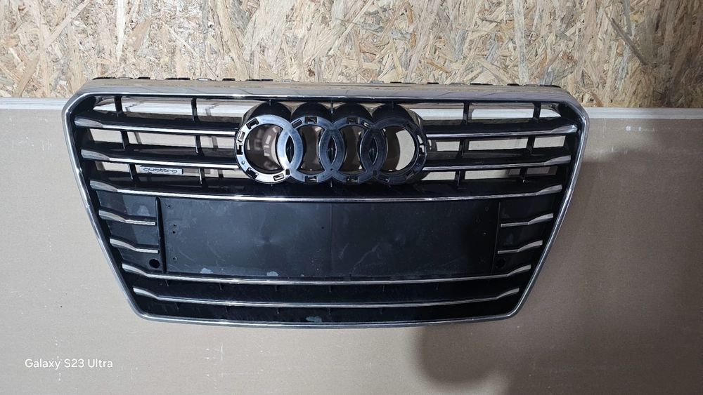 Grila Audi în stare foarte buna