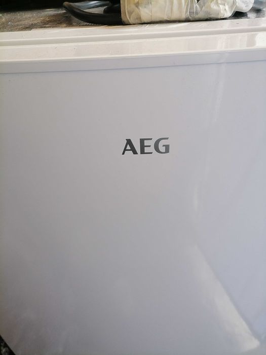 Хладилник АЕГ с камера