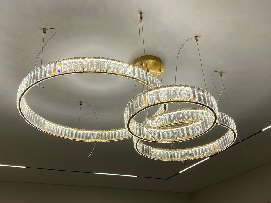 Продам люстру в отличном состоянии