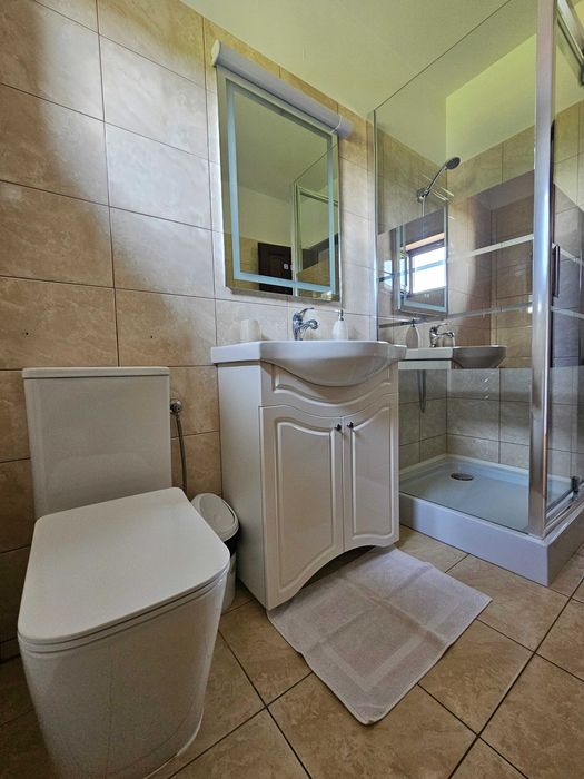 Pensiune cu 6 camere cu băi private, 18 locuri