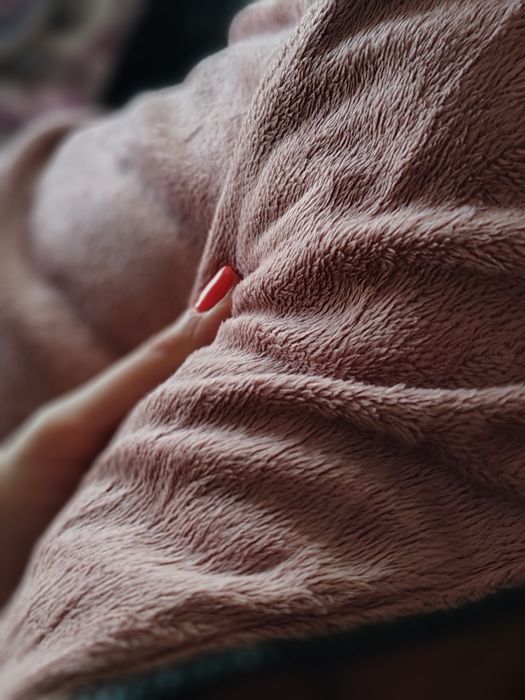 Дамско късо яке с пух на качулката