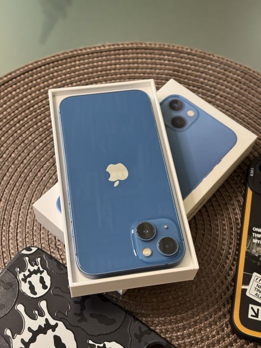 iPhone 13 Blue 128 GB 89% ca si nou insotit de cutie si 2 huse