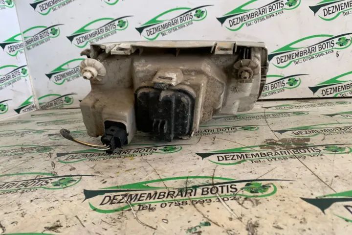 Far stanga Volkswagen VW Polo 1998 1.0 MT (50 hp)
