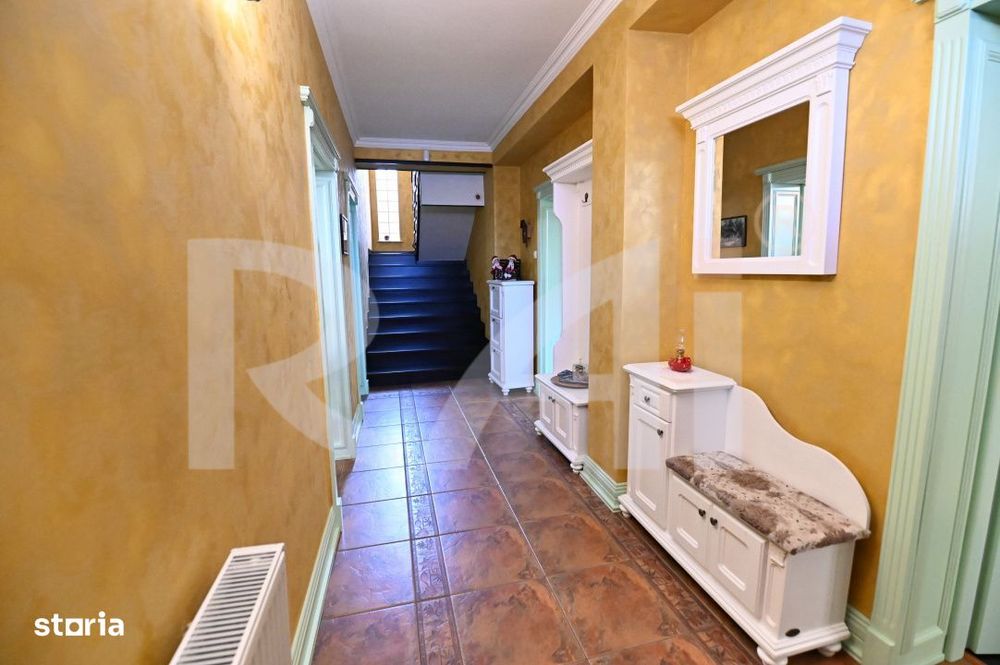 Casa cu stil, noua si la cheie, cu o curte superba, in zona centrala