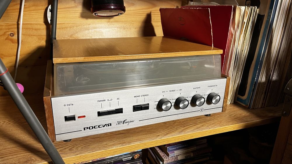 Проигрыватель виниловых пластинок Россия