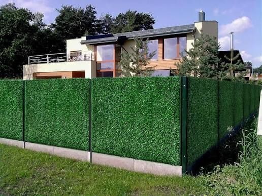 Декоративное ограждение-зеленый забор из искусственной травы