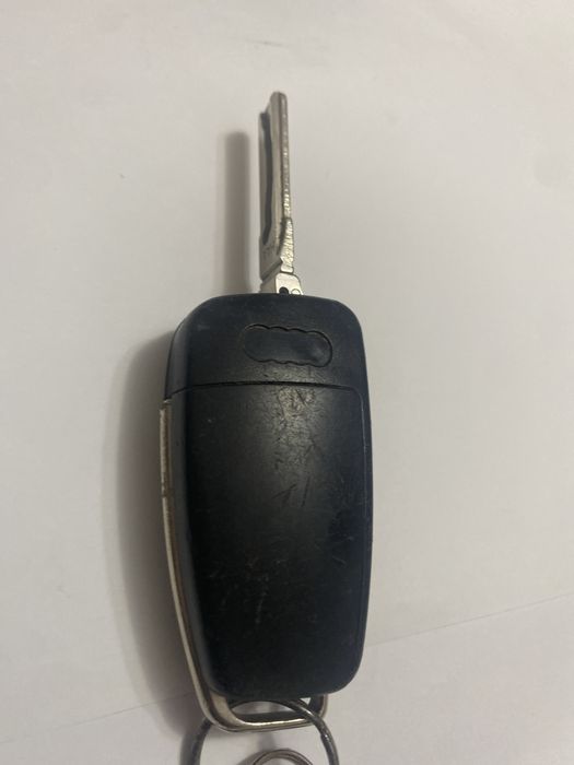 Cheie cu 3 butoane Audi potrivita la multe modele