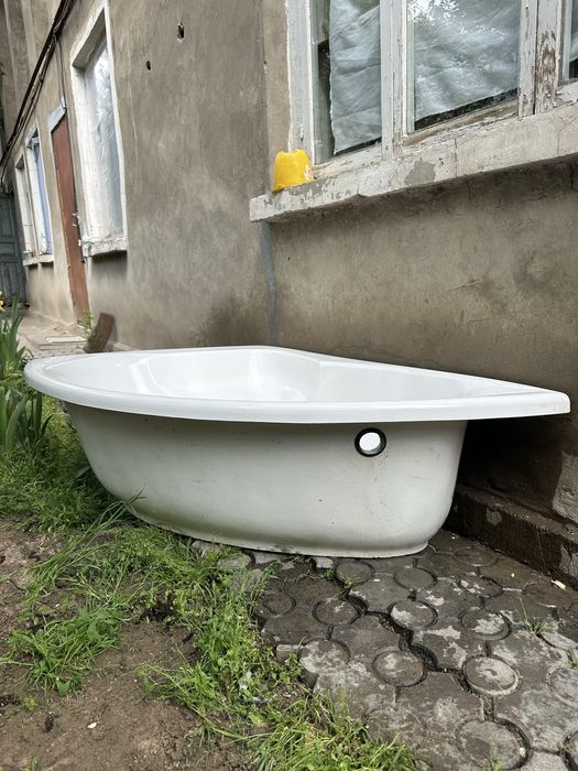 Vanna djakuzi srochniy sotiladi