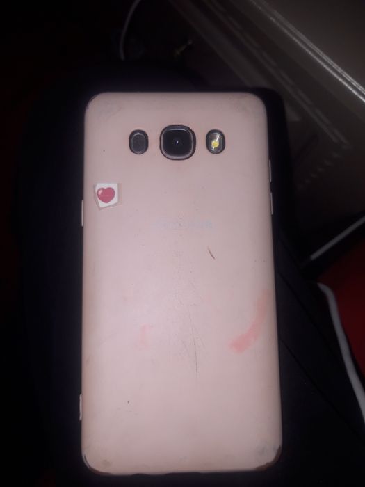 Самсунг телефон .