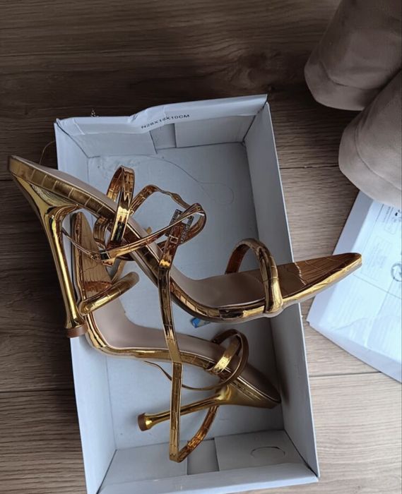 Дамски сандали на ток