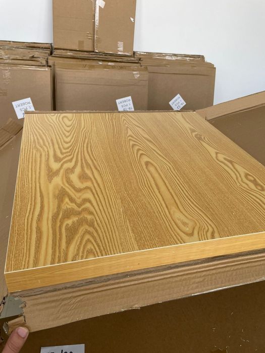 Vând masa de restaurant 70×70