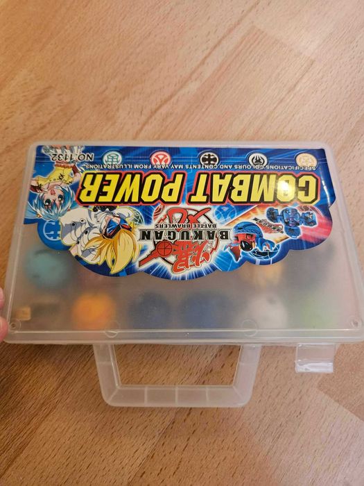 Плюшени играчки и пластмасови играчки(продам на комплект по минимум 3 )
