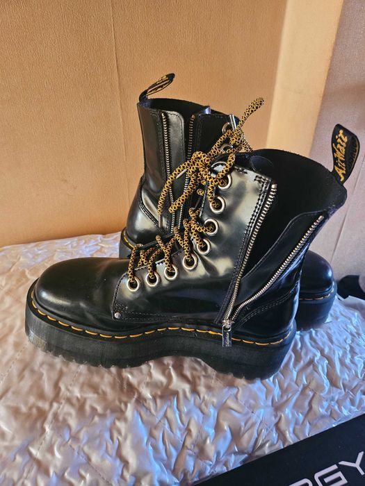 Кубинки Dr. Martens