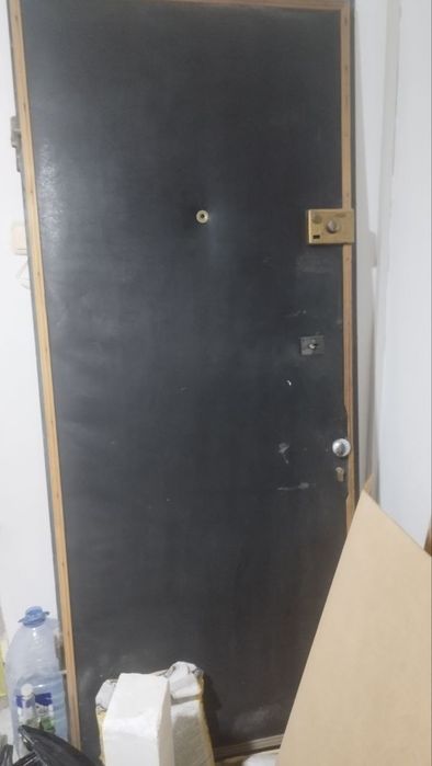 Продам входную дверь