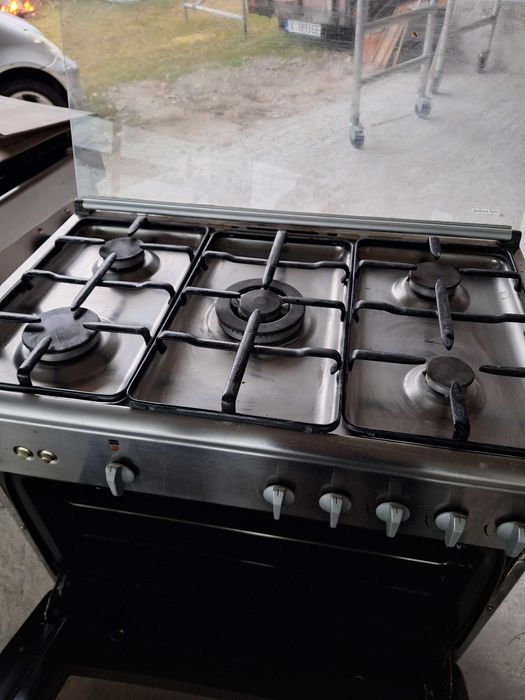 Микровълнова и фурна,електическа фурна с котлони на газ