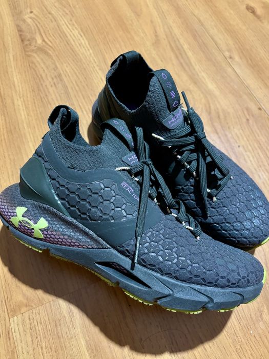 Беговые кроссовки Under Armour, 38 размер