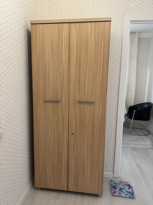 Продам 2 шкафа срочно