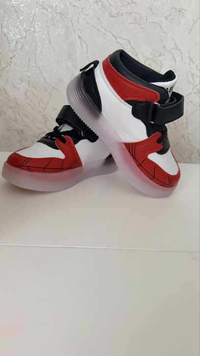 Кроссовки детские