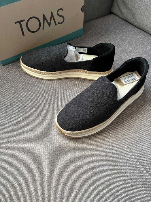 Продавам спортни обувки TOMS 42.5