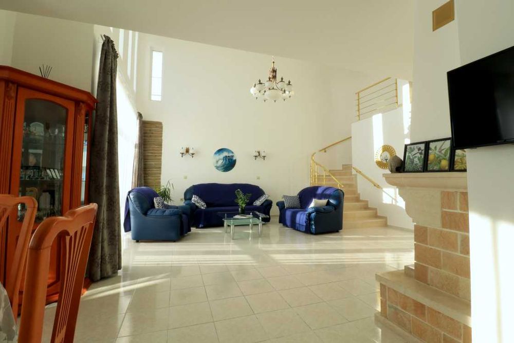 Дава се под наем Къща в Варна, м-т Св. Никола - 500 кв.м за 2992.17 € - Снимка #6