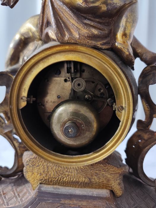 Антикварен бронзов часовник с ангели.