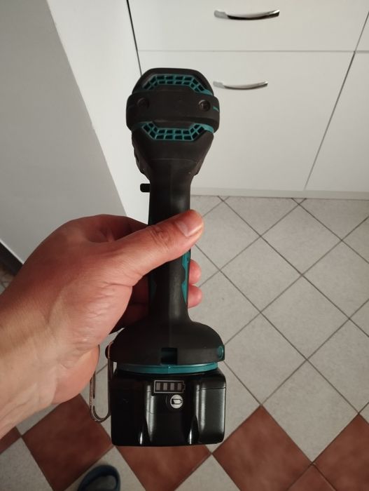 Почти нов винтоверт на макита